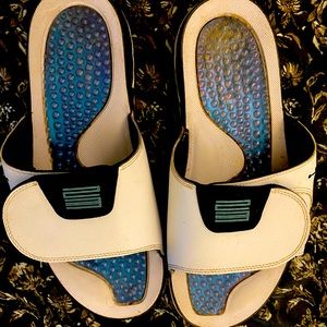 Air Jordan 11 Retro slides